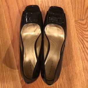 Tahari heels